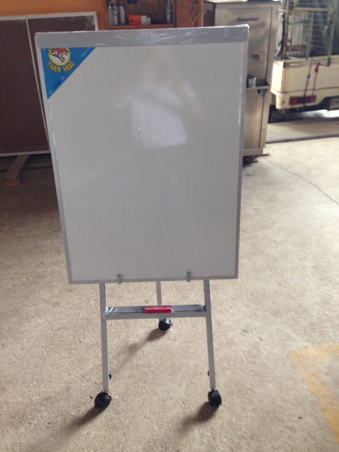 รับผลิตไวท์บอร์ดฟลิปชาร์ท Flipchart มีล้อเลื่อนได้ สะดวกมาก